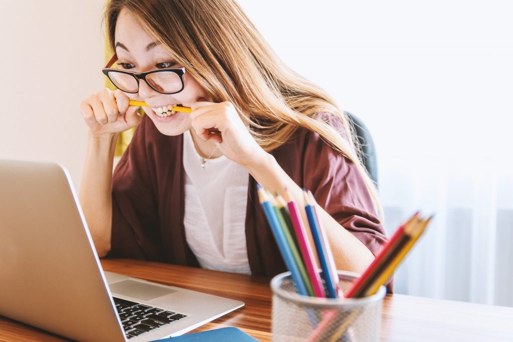 Understanding the Dunning-Kruger Effect: Woman looking at the laptop. 